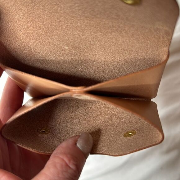 Passage One California Leather Change Purse. - Picture 6 of 7